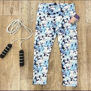New Threads 4 Thought Cropped Leggings Small